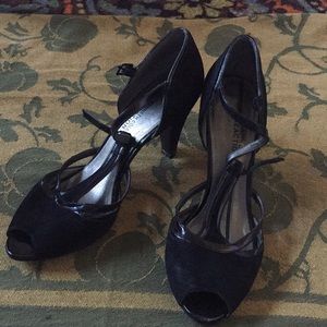 Kenneth Cole Reaction pumps